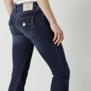 True religion jeans  - Storlek w26, ny skick, ny pris är 1 300kr  kan tänka mig att sänka priset, skriv för mer bilder, köparen står för frakt 
