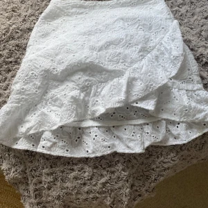 Zara kjol  - Jättefin kjol ❤️ Aldrig använd, för liten för mig 🥰🫶