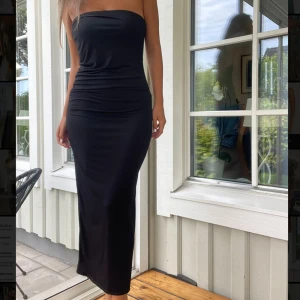 Klänning  - Klänningen är i superskönt material💖