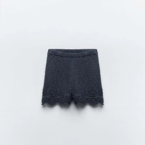 Stickade shorts  - Säljer dessa super fina stickade shorts ifrån zara, endast testade så väldigt bra skick!!🤗🤗