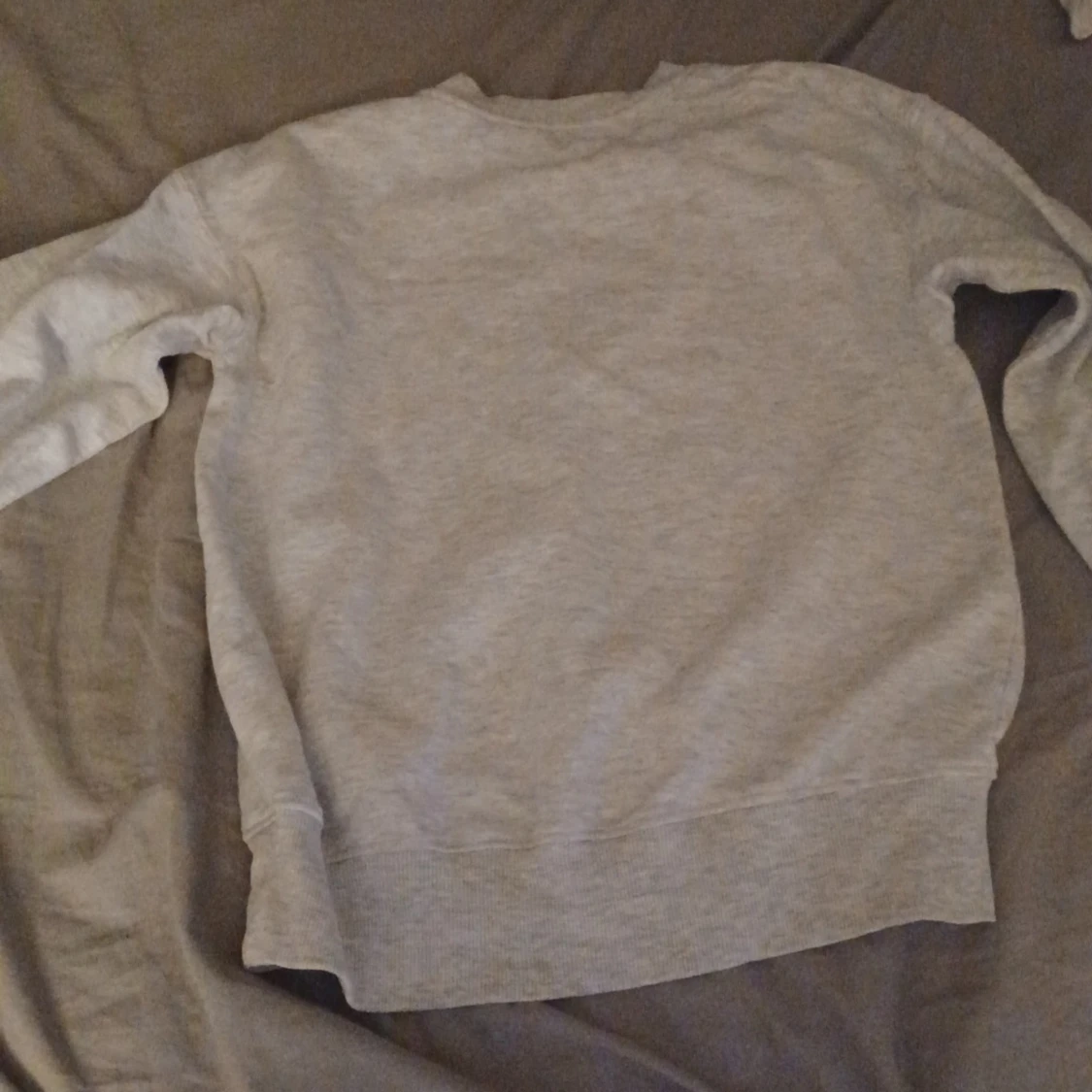 Grå tröja  - 90