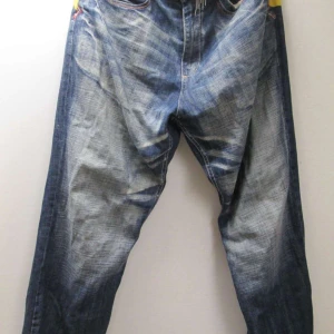 Akomks Jeans - Akomks Jeans Storlek: 36x32 Pris: 550kr  Okej skick, heeldrag (se bilder)