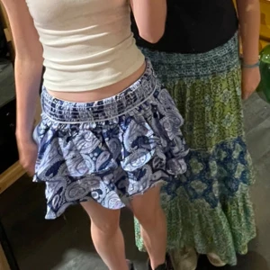 Volangkjol - Volangkjol från cc clothing, storlek s/m, stretchig och passar även mig bra som vanligtvis har storlek xs. 