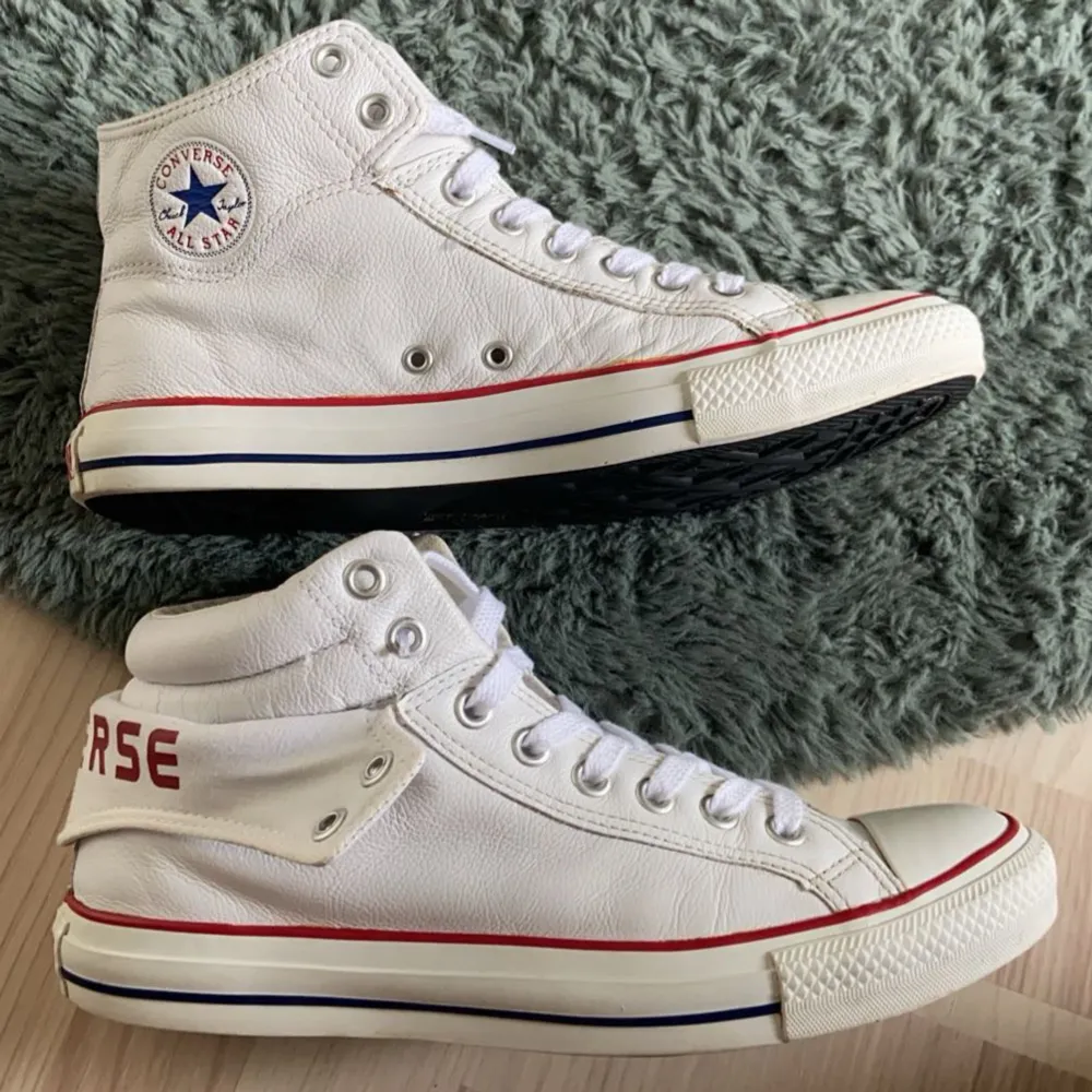 Vintage Converse Chuck Taylor Leather Mid Fold Down. Storlek 42,5 och är upptvättade✨. Kengät.