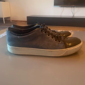 Lanvins skor - Hyfsat fint skick Storlek 43/44/uk9 Hör av er om ni har frågor. 