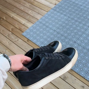 LANVIN - Säljer nu mina sjukt snygga lanvins. Storlek uk7 men passar mig som har 43. Även öppen för byten. Pris kan diskuteras vid snabb affär. Kom priv för frågor och funderingar🙌