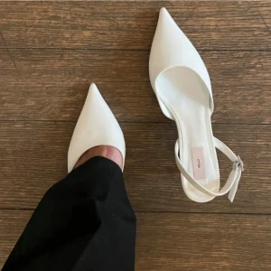 Klackskor  - Säljer dessa jätte fina klackskor från Nelly i strl 40 som är slutsåld på hemsidan. Skorna är oanvända. Nypris 499 kr. Skriv vid funderingar💕