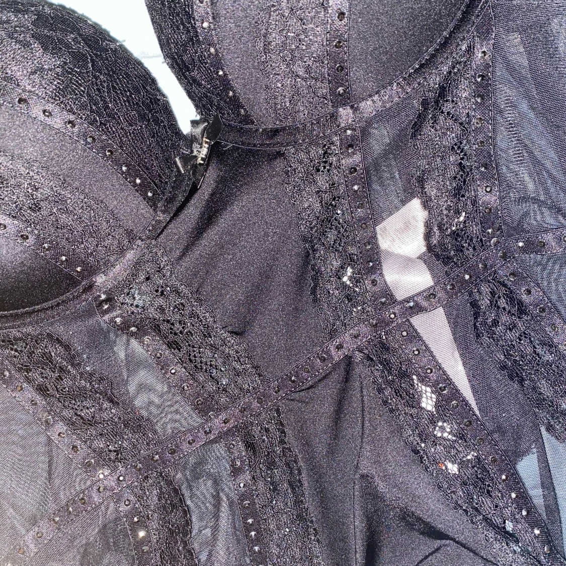 Svart korsett med glittrig detaljer  - 92