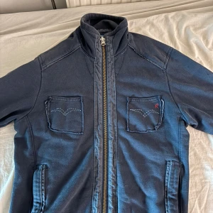 Replay vintage  - Min papps gamla, vet inte riktigt hur gammal den är men den är definitivt relativt gammal men fortfarande i perfekt condition inga hål eller fläckar