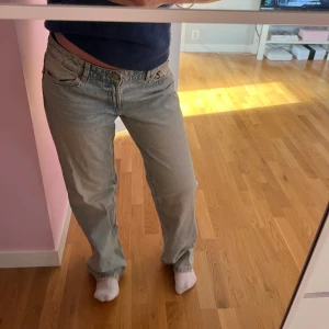 Jeans⚡️⚡️ - supersnygga jeans med lappen kvar! 😍😍💘🥰