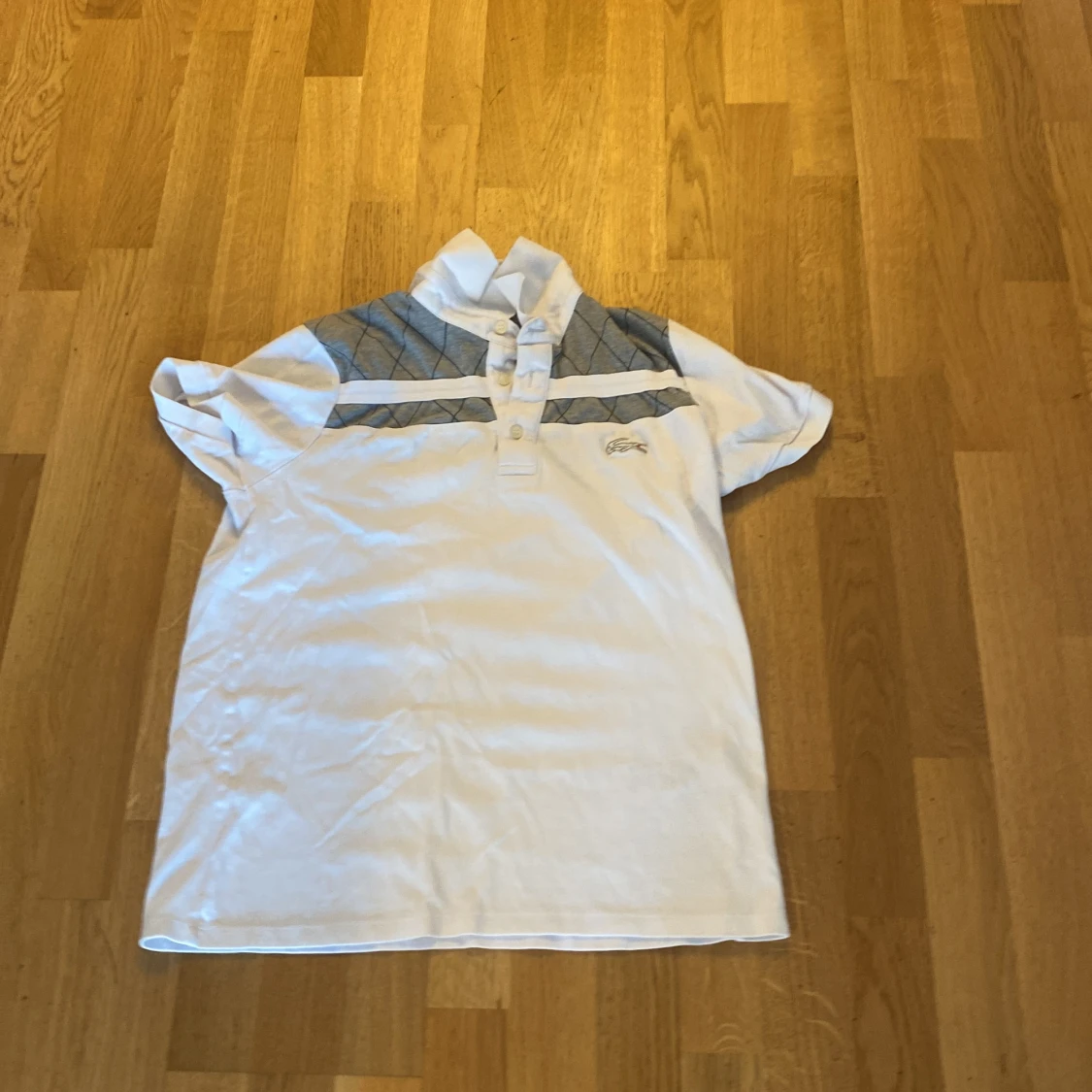 Säljer en Lacoste piké storlek S