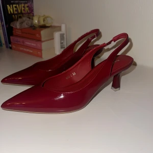 Vinröda klackskor  - Helt nya oanvända, från shein storlek 38