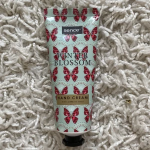 Winter Blossom Hand Cream - En handkräm med jasmin doft från märket Sence. Knappt använt, typ två gånger.