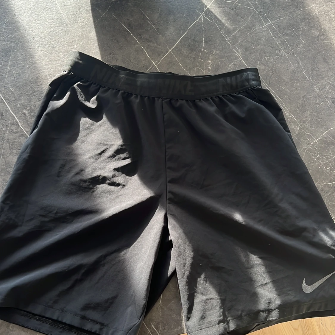 NIKE träningsshorts herr 100kr
