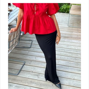 Low waist maxi kjol - Perfekt maxikjol från Nelly Superskönt material.  Skriv för egna bilder🦋