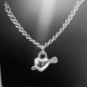 Halsband  - Jättefint halsband, egen tillverkat. Köp ett för 159kr Modell 020