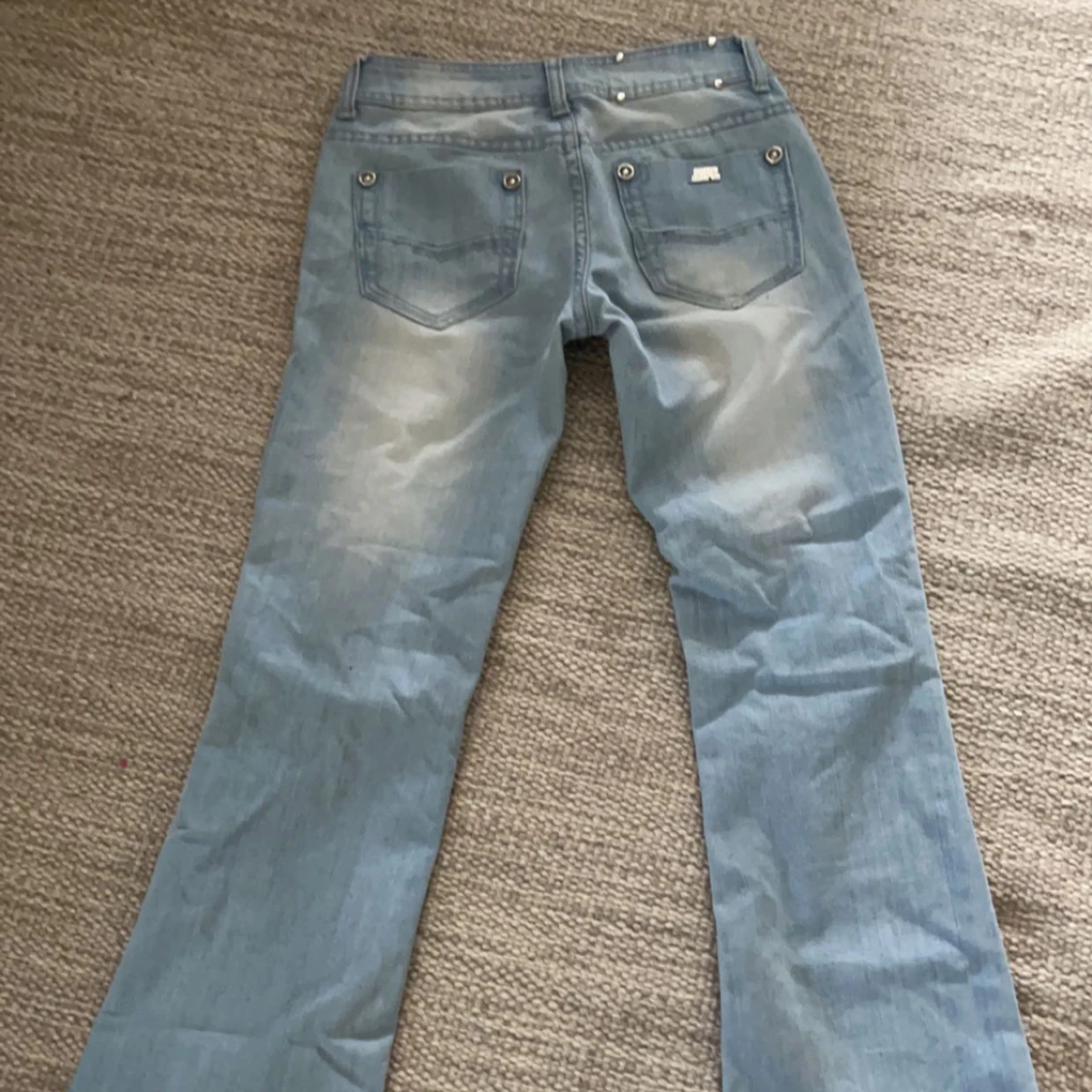 Ljusblå botcut jeans  - 90
