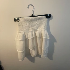 Snygg bibok kjol - Kjolen är så snygg, säljer då den tyvärr blivit för stor  för mig. 