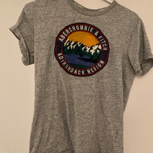 Abercrombie & fitch t-shirt - Bra kvalité 