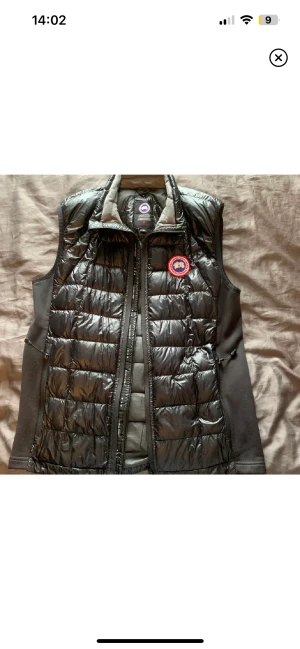 Canada goose väst - Canada Goose Väst, Limited Edition 2016 (Glansig) Bra skick, storlek S. Säljer pga för liten 