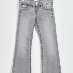 Jeans från gina - Gråa jeans från gina, kom privat för egna bilder💗