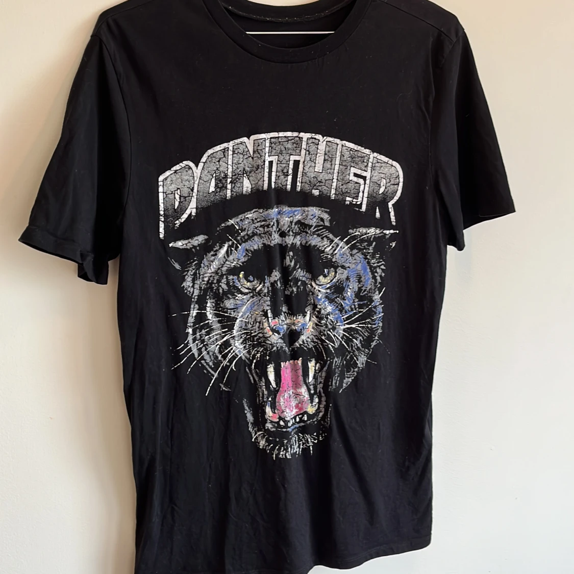 Svart t-shirt med pantertryck