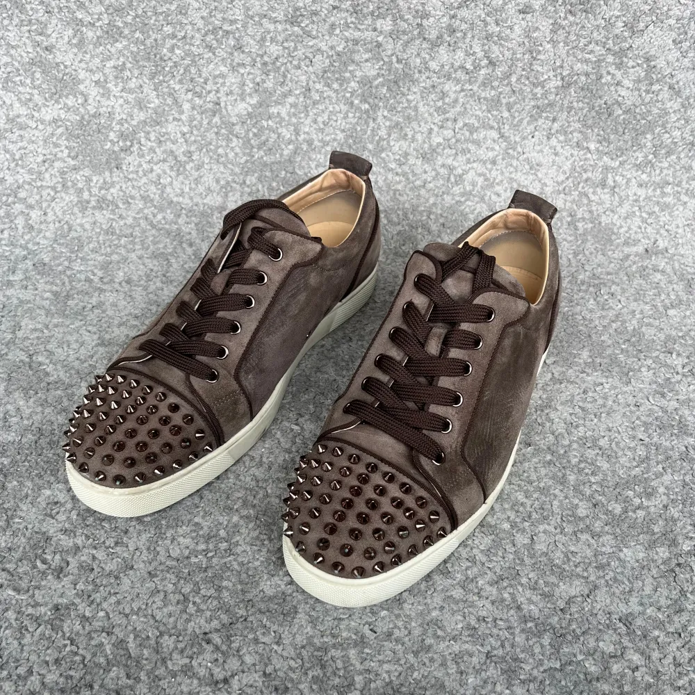 Christian Louboutin Brun Mocha | Conditon 8/10, de saknas en spik | inget og tillkommer | för fler frågor skriv pm. Skor.