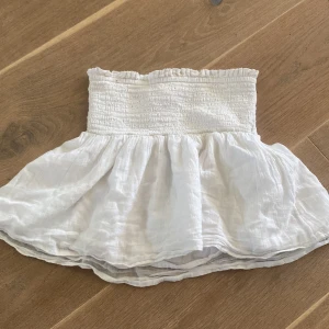 Linne/topp från Gina tricot, stl 146/152  - Bra skick, nästan aldrig använd 