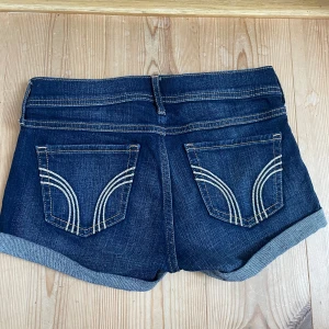 Hollister lowwaist shorts - Super snygga Low waist Hollister shorts i strl 23w🩷 Super skick!!
