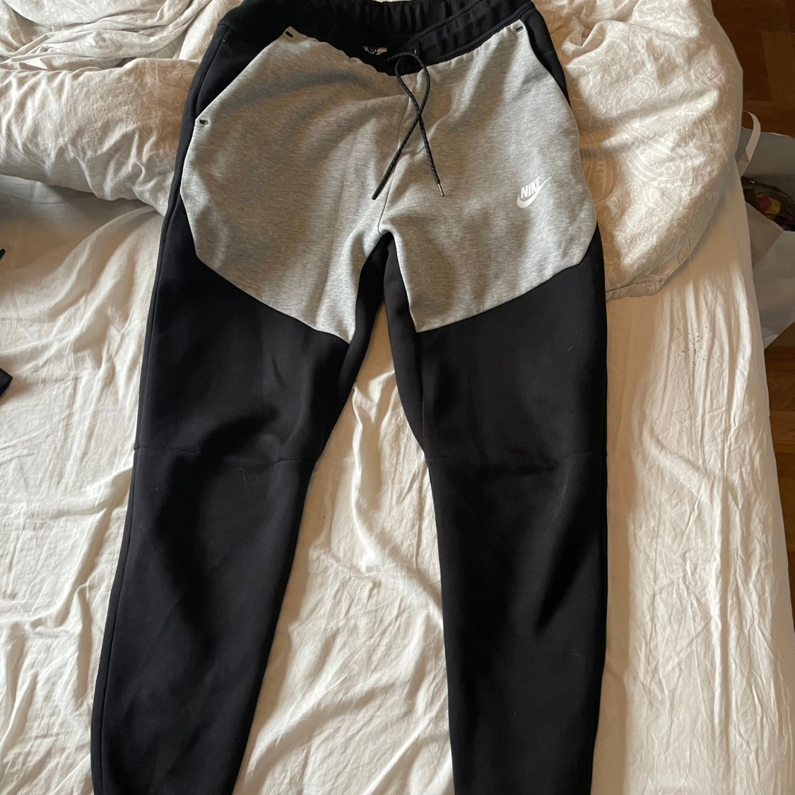 Nike tech byxor - 90