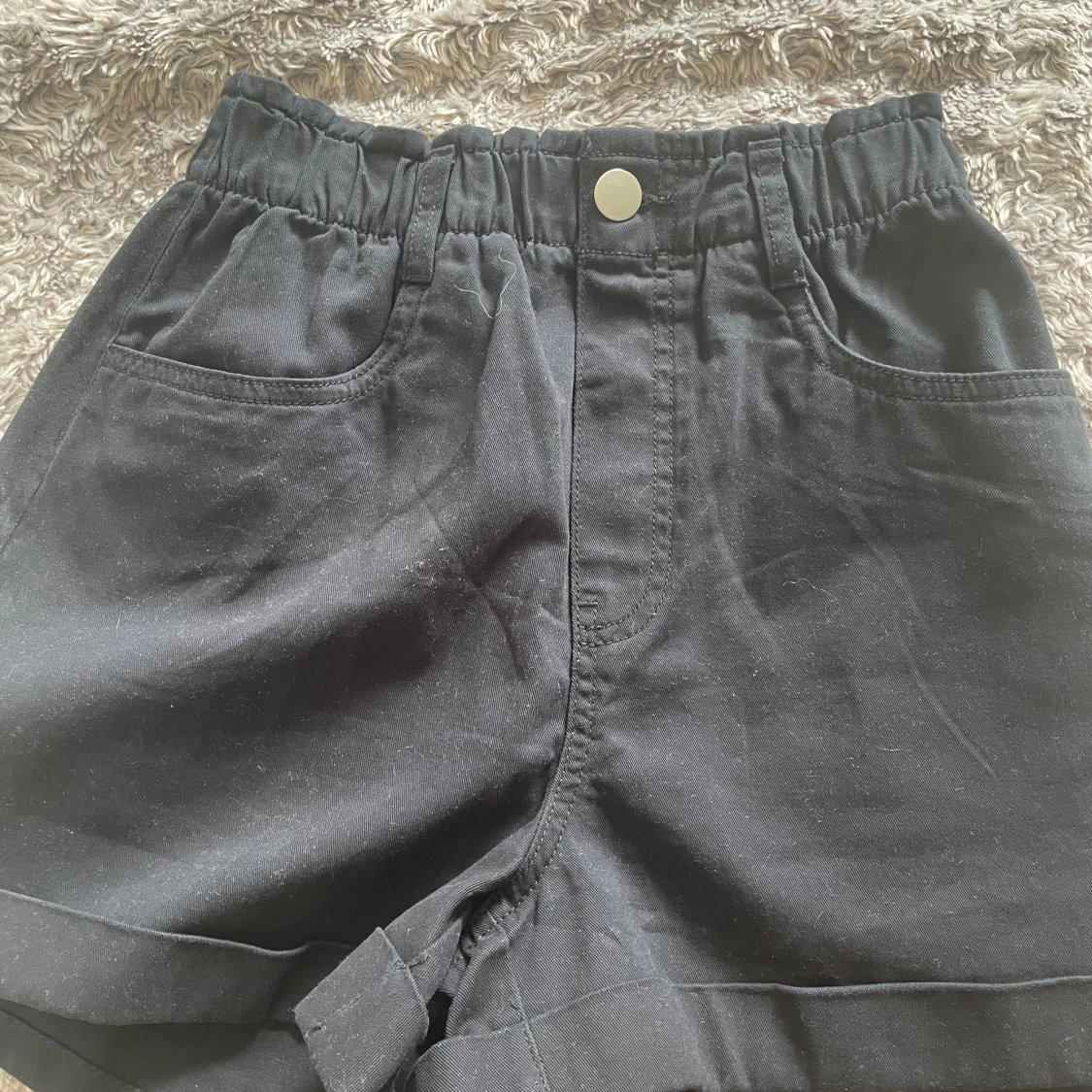 Svarta shorts