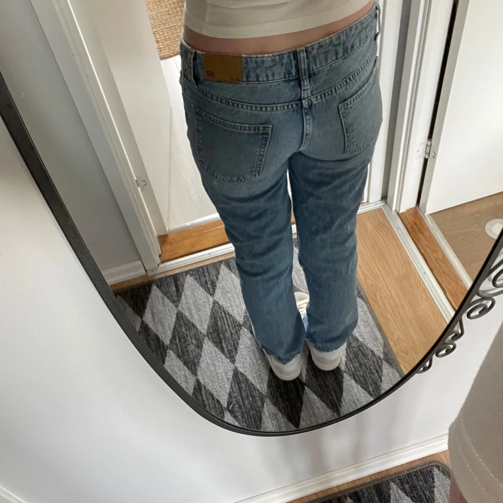 Jeans från lager157, använda ett fåtal gånger och är i hur bra skick som helst. Älskar dem men är tvungen att sälja då det inte passar längre! (Priset går att diskutera). Jeans & Byxor.