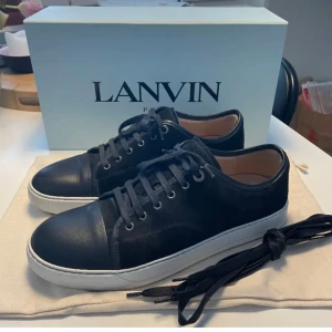 Lanvin uk10 (44) - Tja! Tänkte köra liten intressekoll på mina lanvins! Allt og så som dustbag, box snören följer med om skorna nu skulle få många förfrågningar ang pris. 
