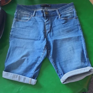 Jeansshorts  - Jeansshorts från Dunnes stores. Storlek 40. 
