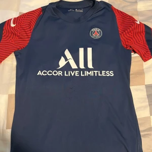 Paris Saint Germain Drifit Tröja - Storlek S Condition 8/10 