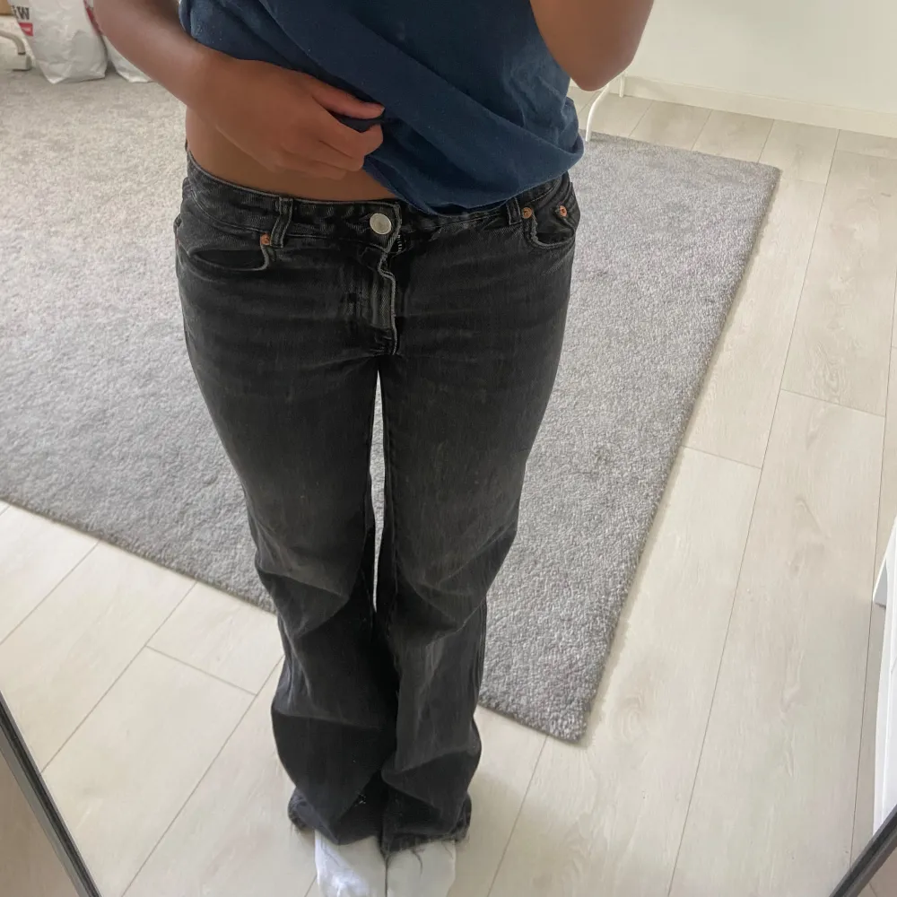 Svarta jeans från Zara i storlek 34.. Jeans & Byxor.