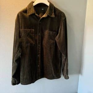 Overshirt uniqlo - Bra skick