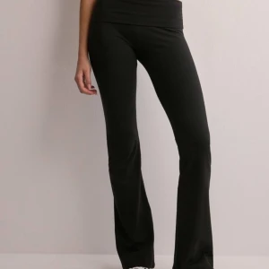 Yogapants💕 - Svarta yogapants från Nelly💕 säljer då de är för korta för mig! 