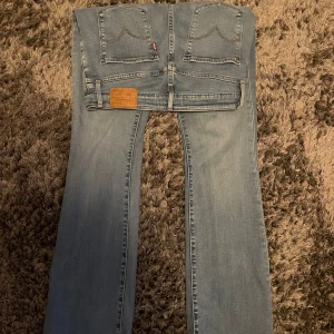 LEVIS JEANS😻 - Blå Levis jeans❤️ Super bra skick!  Säljer dom då dom blivit för små för mig