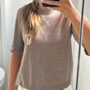 Stickad t shirt  - Snygg stickad t shirt