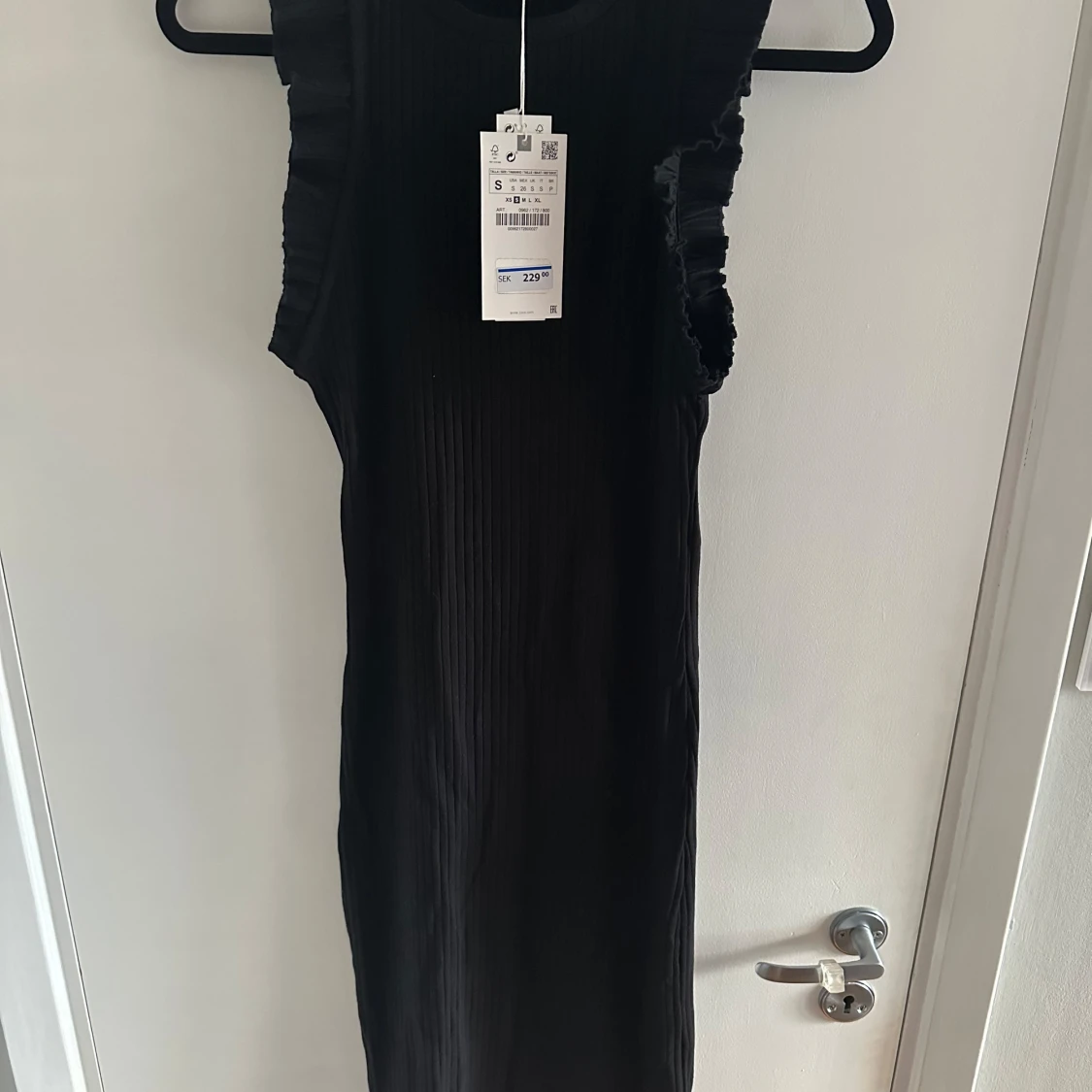 Långklänning med volang