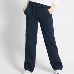 Low waist mjukisbyxor  - Säljer dessa marinblåa mjukisbyxor från lager157 i storlek xs. 💕 som nya