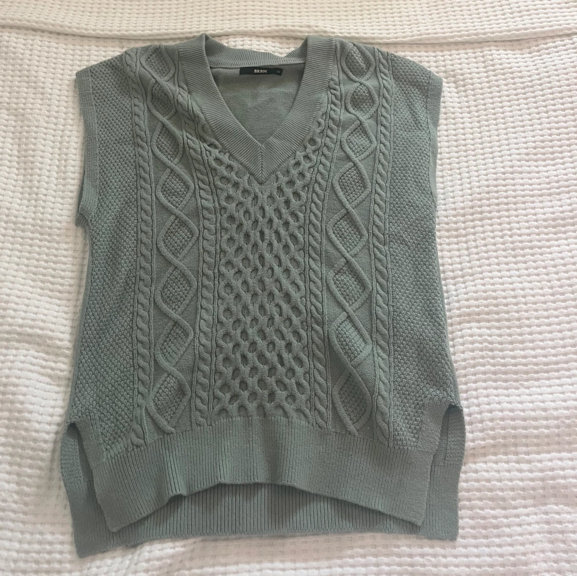 Stickad olivgrön väst 