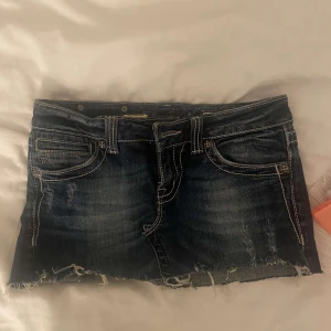 Miss me kjol 💕💕 - Miss me kjol som är lowwaist i storlek xs , kan mötas upp i sthlm eller posta 💝 