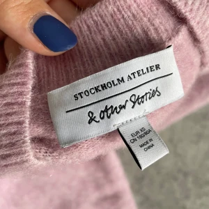 Alpacka och ulltröja - Supersnygg kortärmad tröja från & other stories 