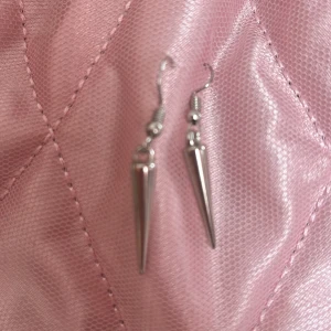 Örhängen  - Fina örhängen 💛💛💛