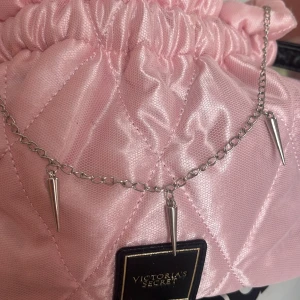 Nit halsband  - Jätte fint till skolstarten💛💛💛