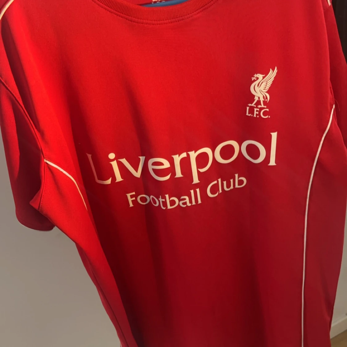 Säljer mitt fotboll tröja köpte för 300kr har knappt änvande säljer den för 150kr