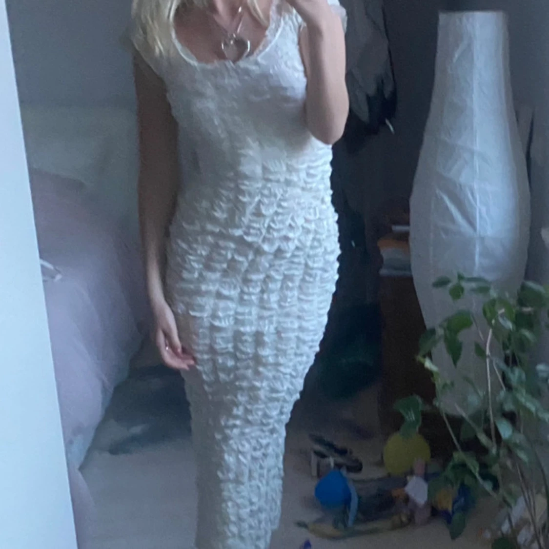 Vit figursydd klänning - 92