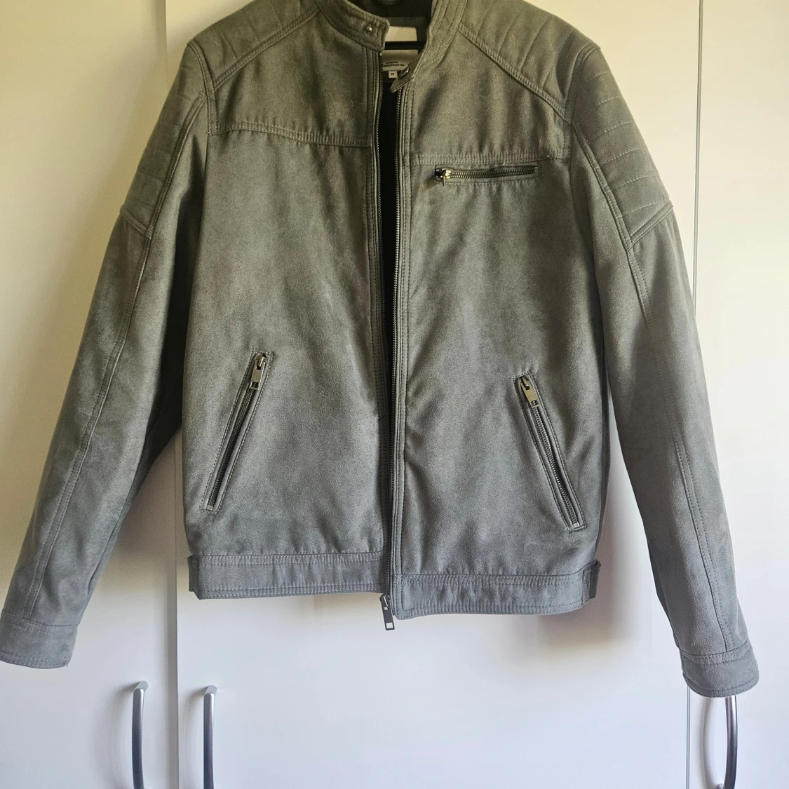 Jack & Jones grå jacka, storlek M